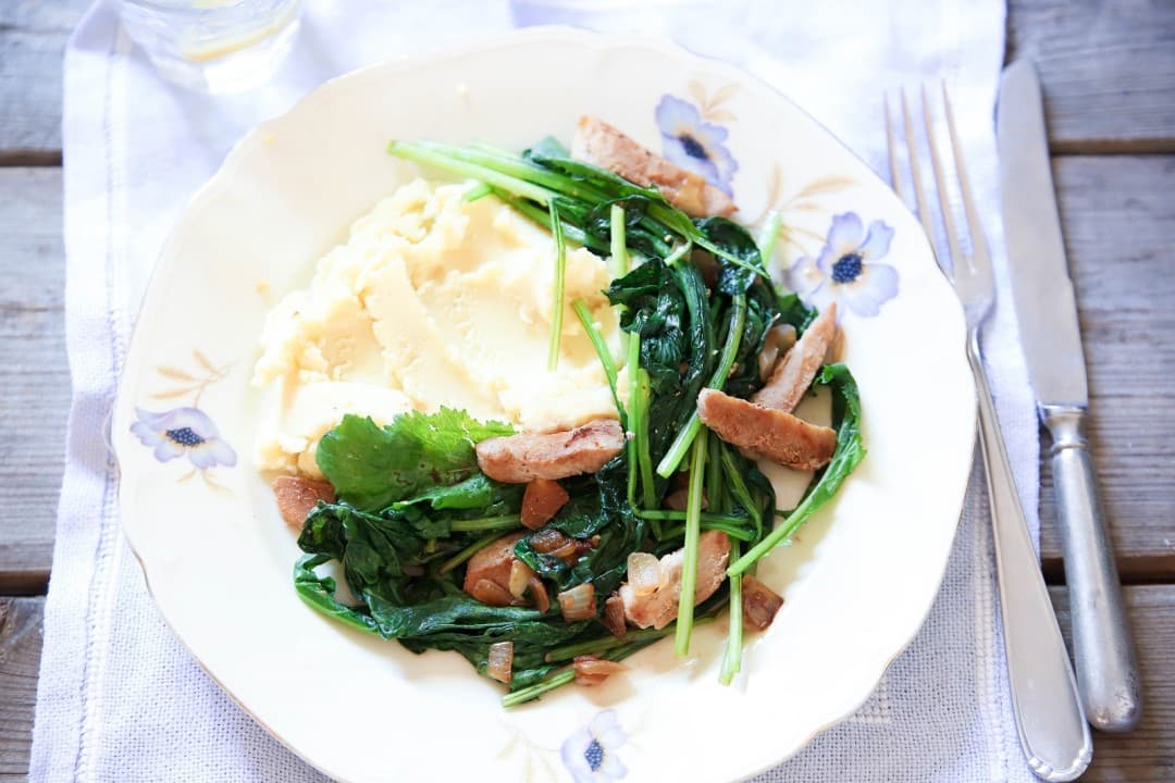 Raapsteeltjes met vlees uit de wok