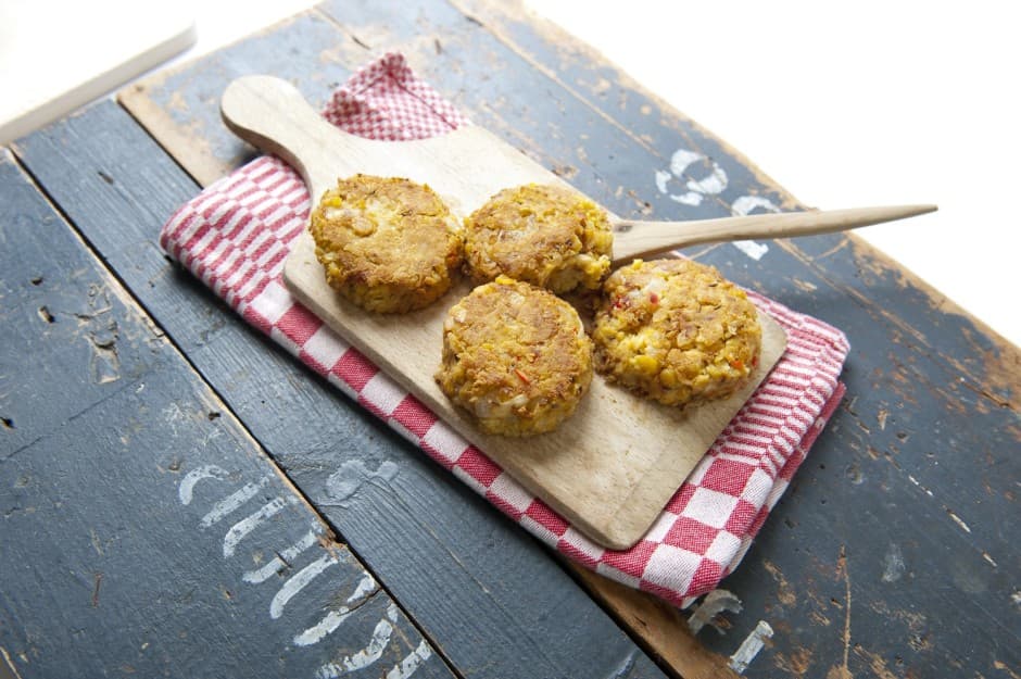 Kikkererwtenburgers met couscous en broccoli